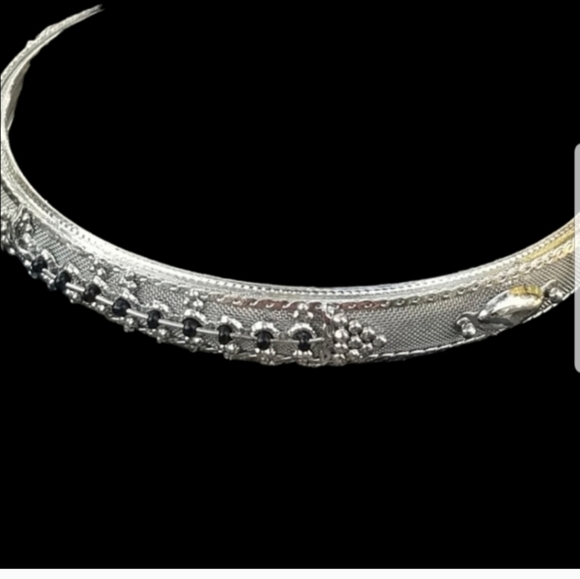 ORNATE SILVERTONED BANGLE BRACELET - Picture 4 of 4